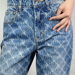 กางเกงยีนส์ลายดอกไม้ดีไซน์ใหม่สำหรับผู้หญิง กางเกงเดนิมสั่งทำทรงสกินนี่ลำลองแบบซักได้ - Product Image 4