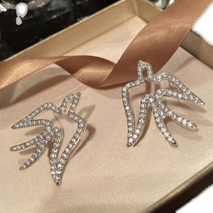 Orecchini a Perno a Forma di Rondine, Elegante Design Animale, Gioielli per Orecchie da Donna, per Uso Quotidiano, Outfit da Festa, Regalo - Product Image 5