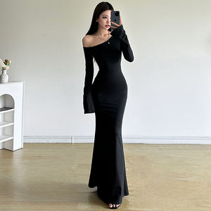 Robe longue moulante sexy pour femme, à épaules dénudées, col asymétrique, manches évasées, coupe ajustée à la taille - Product Image 1