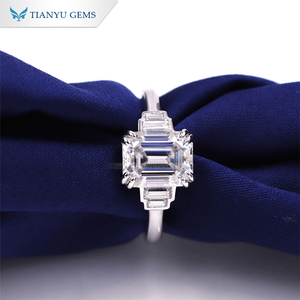 Anillo <span class=keywords><strong>de</strong></span> <span class=keywords><strong>Cinco</strong></span> Piedras Tianyu Gems, Oro Blanco <span class=keywords><strong>de</strong></span> 10k, Corte Esmeralda, Color GH, Diamantes Moissanita, Anillo <span class=keywords><strong>de</strong></span> Bodas para Mujer - Product Image 1