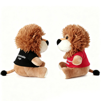 Promotion Jouets en peluche lion avec logo sur la chemise, animaux mignons en peluche de dessin animé, poupées en peluche lion brun clair assis