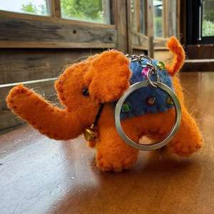 Pendentif en feutre de laine fait à la main, <span class=keywords><strong>accessoire</strong></span> suspendu de conception d'éléphant coloré pour les cadeaux ou souvenirs de <span class=keywords><strong>Noël</strong></span> et du Nouvel An - Product Image 3