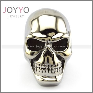 2022 nuovo Design <span class=keywords><strong>Rock</strong></span> <span class=keywords><strong>Punk</strong></span> alta lucidatura enorme teschio testa scudo anello uomo moda Vintage anelli d'argento in acciaio inossidabile - Product Image 3