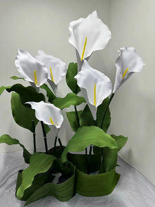 Fleur <span class=keywords><strong>de</strong></span> Calla géante en EVA personnalisée, étanche, pour décoration extérieure et arrière-plan d'événements – Vente chaude directe usine - Product Image 2