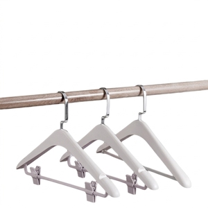 <span class=keywords><strong>Cintre</strong></span> en plastique robuste antidérapant à épaules larges pour costumes et chemises, idéal pour les chambres d'hôtel - Product Image 4
