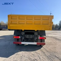Camion à benne basculante Sinotruck Howo d'occasion de 5 tonnes avec grue à bras repliable, moteur Yuchai, hauteur de levage de 15 m, 10 roues, boîte de vitesses