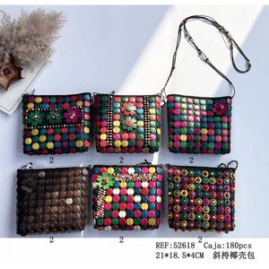 Borsa a tracolla in guscio di cocco 21x18x4 cm Borsa da donna con design a bottoni colorati - Product Image 3