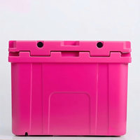 Glacière isotherme à roulettes en plastique LLDPE 55QT, design moderne et personnalisé, avec absorption de chaleur, étanche, et siège dossier intégré pour boissons