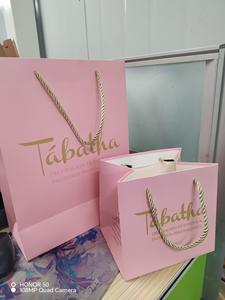 กระเป๋าช้อปปิ้งกระดาษกระดาษแข็งทนทานกระเป๋าใส่รองเท้ารีไซเคิลได้สำหรับใส่รองเท้าและเสื้อผ้าส่งตรงจากโรงงาน - Product Image 2