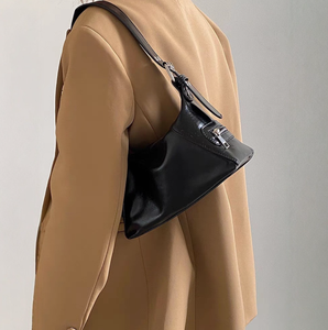 Sac à bandoulière noir brillant en PU, sac à main sous le bras, pochette zippée à sangle unique pour les voyages quotidiens - Product Image 6