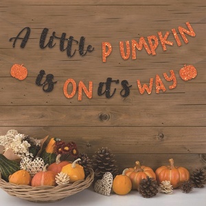 Striscione a Forma di Zucca per il Ringraziamento, Decorazione per Feste con Design 'A Little Pumpkin Is on Its Way' - Product Image 1