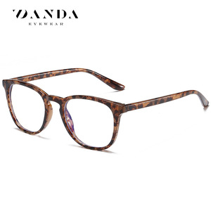 Gafas VANDA con Filtro de Luz Azul, Montura Rectangular 6918, Lentes Ópticas para Hombre y Mujer - Product Image 4