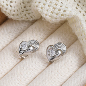 Pendientes de Zirconia en Forma de Corazón, Plata de Ley S925, Chapados en Oro, Hipoalergénicos, Minimalistas, Románticos, Joyería Fina <span class=keywords><strong>para</strong></span> Mujer, Uso Diario - Product Image 4
