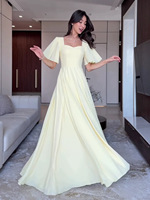 Robe longue plissée à col carré et manches courtes évasées pour femme, idéale pour soirée formelle ou demoiselle d'honneur