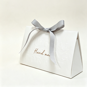 Boîte cadeau souvenir pour occasions festives, personnalisée, multicolore, avec ruban et poignée en bois - Product Image 2