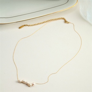 Colliers ras du cou de luxe pour femmes, bijoux minimalistes délicats en perles d'eau douce naturelles, vente en gros - Product Image 3
