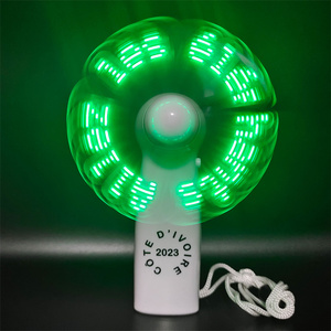 Huwelijksgeschenken Voor Gasten Speciale Bruiloft Souvenirs Weergave Bruidegom En Bruid Namen Led Opvouwbare Fan - Product Image 4