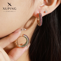 Joyería Xuping al Por Mayor Dubái Aretes de Aro Pequeños Tipo Huggie para Mujer Chapados en Oro de 14K y 18K con Diseño de Flor Cuadrada Congelada a la Moda