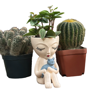 Nouveau <span class=keywords><strong>pot</strong></span> <span class=keywords><strong>de</strong></span> fleurs créatif en résine en forme <span class=keywords><strong>de</strong></span> fille tenant un chien ou un chat, idéal pour la décoration <span class=keywords><strong>de</strong></span> la maison, du jardin, du salon ou du bureau. - Product Image 1
