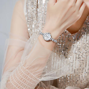 Reloj de Cuarzo con Cadena de Nácar de Lujo Ligero Especial de Navidad para Mujer - Product Image 5