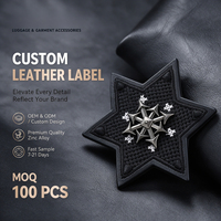 Étiquette personnalisée en cuir PU métallisé avec logo de marque pour pantalons de jogging, chapeaux de soleil, trousses de maquillage, châles en lin, baskets en cuir