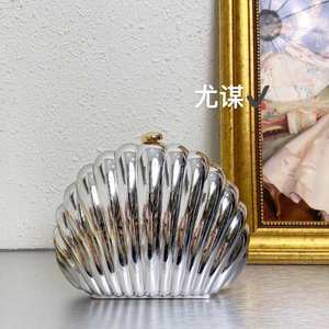 กระเป๋าคลัทช์ทรงเปลือกหอยโลหะสำหรับงานกลางคืน - Product Image 2