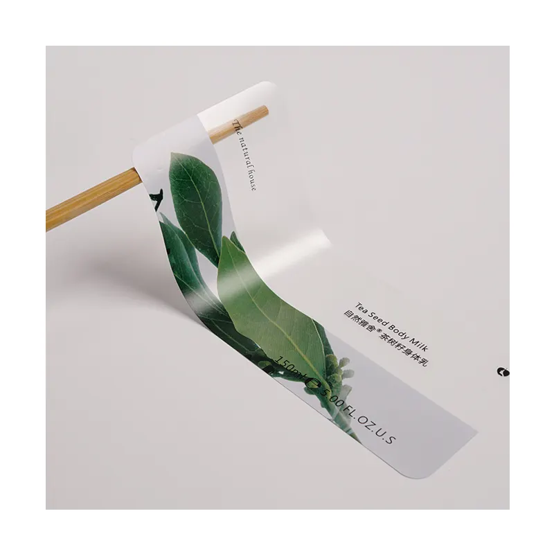Étiquette en rouleau imprimée en vinyle imperméable transparente personnalisée en couleur autocollant de bouteille de lait corporel étiquette de produits de shampooing pour l'emballage