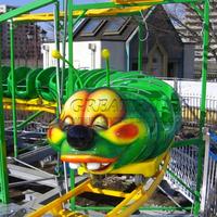 Remise de haute qualité manèges de parc d'attractions Wacky Worm Track Train Caterpillar Mini Roller Coaster à vendre
