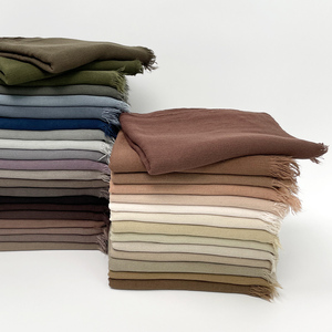 Mới Đến Thời Trang Tay Nhuộm Màu Rắn Viscose Crinkle Khăn Bông Chiếc Khăn Rayon Phương thức Hijabs Nhăn Bóng Râm Khăn Choàng Tassel - Product Image 6