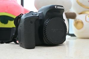 <span class=keywords><strong>Canon</strong></span> d'occasion <span class=keywords><strong>EOS</strong></span> 77D 24.2MP CMOS APS-C caméra vidéo DSLR milieu de gamme avec objectif zoom résolution 1080p pour la photographie - Product Image 2