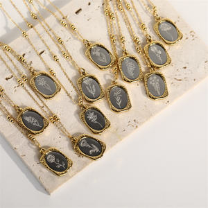 <span class=keywords><strong>2023</strong></span> à la mode plaqué or en acier inoxydable carré miroir magique fleur <span class=keywords><strong>de</strong></span> naissance pendentif <span class=keywords><strong>mois</strong></span> <span class=keywords><strong>de</strong></span> naissance fleur collier - Product Image 1