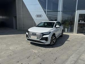 <span class=keywords><strong>Audi</strong></span> Q4 E-tron 40 SUV électrique d'occasion 2024, longue autonomie, version premium, prêt à l'exportation, blanc sur noir - Product Image 2