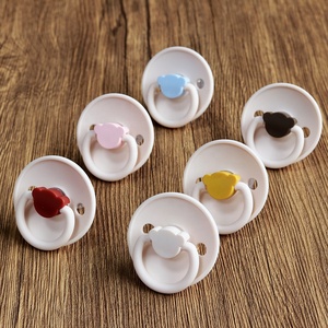 Fabricant OEM Vente en gros Sucette orthodontique Tétine souple et légère en silicone liquide PP Nouveau-né Tétine pour bébé de 0 à 18 <span class=keywords><strong>mois</strong></span> - Product Image 3