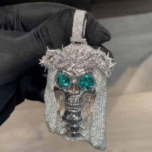 Meilleur pendentif Hip Hop unisexe en argent sterling 925 personnalisé deux tons VVS Moissanite meilleur cadeau pour les hommes à Halloween - Product Image 3