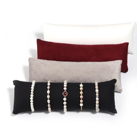 Vente en gros Bracelet en velours Présentation Oreiller Long Oreiller pour Bracelets Montre Titulaires Bijoux Présentoir