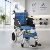 Fauteuil roulant manuel léger en aluminium avec poignée rabattable pour le transfert de patients en maison de retraite et à domicile