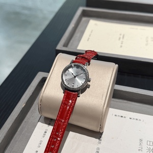 Reloj de Lujo de Alta Gama con Movimiento de Cuarzo Preciso, Esfera con Diseño Solar, Ventana de Calendario y Correa Desmontable para Fácil Reemplazo - Product Image 4