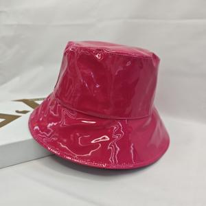 Sombrero <span class=keywords><strong>de</strong></span> pescador <span class=keywords><strong>de</strong></span> piel sintética brillante elegante <span class=keywords><strong>para</strong></span> <span class=keywords><strong>mujer</strong></span>, gorro <span class=keywords><strong>de</strong></span> <span class=keywords><strong>lluvia</strong></span> impermeable, ala ancha sólida <span class=keywords><strong>para</strong></span> fiesta informal al aire libre, viaje, uso diario, cadera - Product Image 1