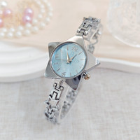 Nouvelle montre pour femme de style niche, haut de gamme, en forme d'étoile à cinq branches, bracelet étoile, montre à quartz