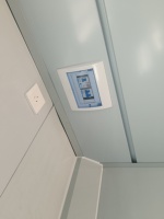 Maison préfabriquée modulaire en conteneur mobile portable avec structure modulaire et murs en panneaux sandwich