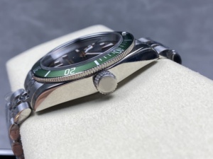 Reloj Mecánico Impermeable de Súper Calidad, 41 mm, Fábrica GR, Acero 316L, Movimiento ETA 2824, Bisel Verde, Estilo Vintage, Negro - Product Image 4