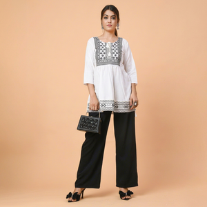 Twin Feet – Pantalon décontracté pour femme, blanc, brodé, imprimé numérique, en coton, séchage rapide, coupe classique, style Inde/Pakistan, toutes saisons - Product Image 1