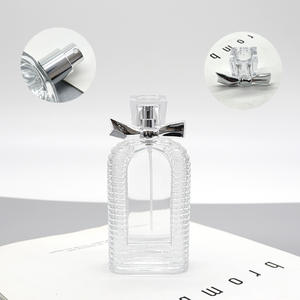 Flacon de parfum en verre de style luxueux carré rayé, flacon de parfum vide personnalisé avec vaporisateur cosmétique avec clip - Product Image 3