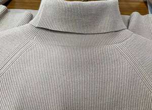 Completo da <span class=keywords><strong>Donna</strong></span> in Cashmere Lavorato a <span class=keywords><strong>Maglia</strong></span> con Dolcevita e Pantaloni, Set Due Pezzi in Lana e Cashmere - Product Image 4