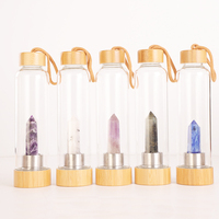 Bouteille d'eau infusée de pierres précieuses en cristal naturel classique 500 ml Tasse mince en cristal de diamant Bouteille d'eau avec couvercle et poignée en bambou