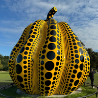 Escultura decorativa de Halloween con diseño de calabaza de resina plástica reforzada con fibra de vidrio inspirada en Yoko Ono