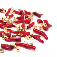 Pendentif à breloque bonne chance en pierre naturelle superposée en or 18 carats avec balle de corail 3-5mm perles de corail méditerranéen couleur rouge