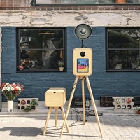 Nouvelle Cabine Photo en Bois Double Face Personnalisable avec Logo, Écran Tactile 18,5 pouces, Appareil Photo Reflex Numérique et iPad pour Mariages et Événements Commerciaux