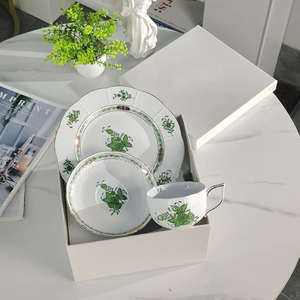 Vajilla de Porcelana Portátil de Lujo con Diseño Floral Azul y Blanco, Juego de Platos de 3 Piezas de Porcelana Fina para la Vuelta al Cole - Product Image 4