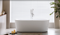 Baignoire autoportante contemporaine en acrylique à surface brillante, à parois cannelées, pour un confort de bain profond, idéale pour salle de bain de villa, avec drain inclus